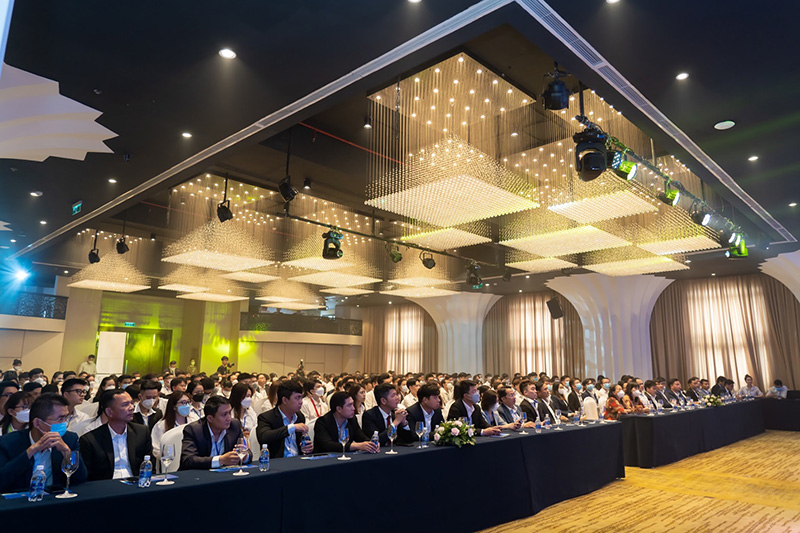 Không khí trang trọng tại buổi triển khai kế hoạch kinh doanh dự án Diamond Connect