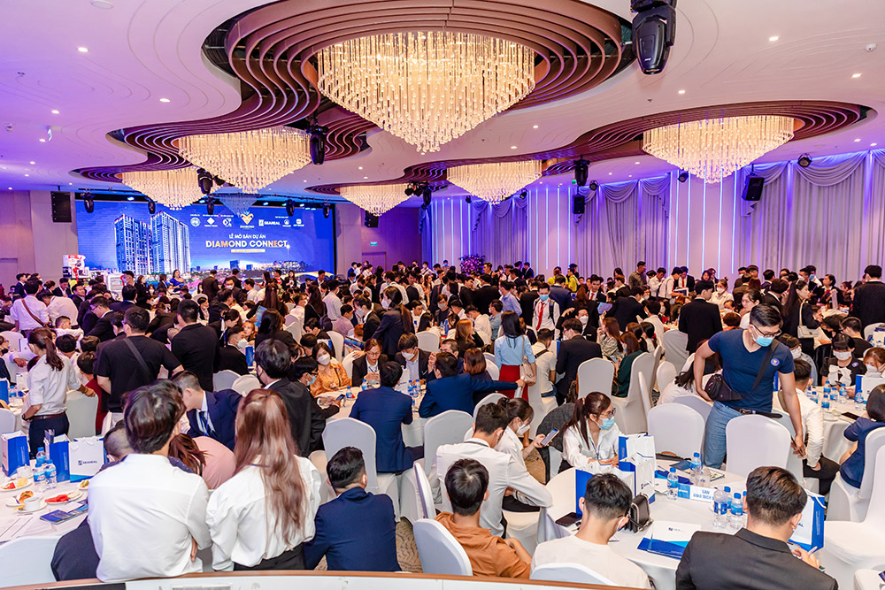 Sự kiện mở bán Diamond Connect thu hút hàng trăm khách hàng tham dự